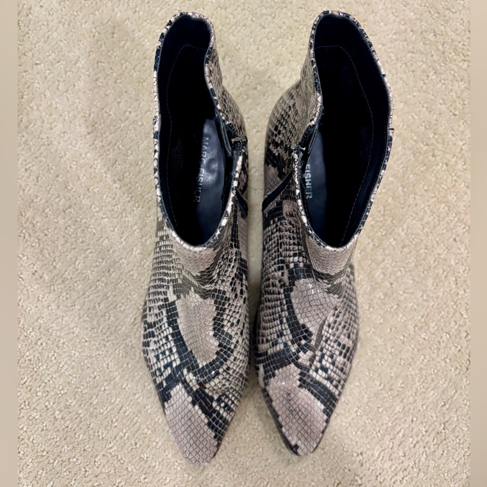 Marc Fisher Tammea Faux Snakeskin Western Fashion Ankle Boots - sz 9 - Picture 2 of 5